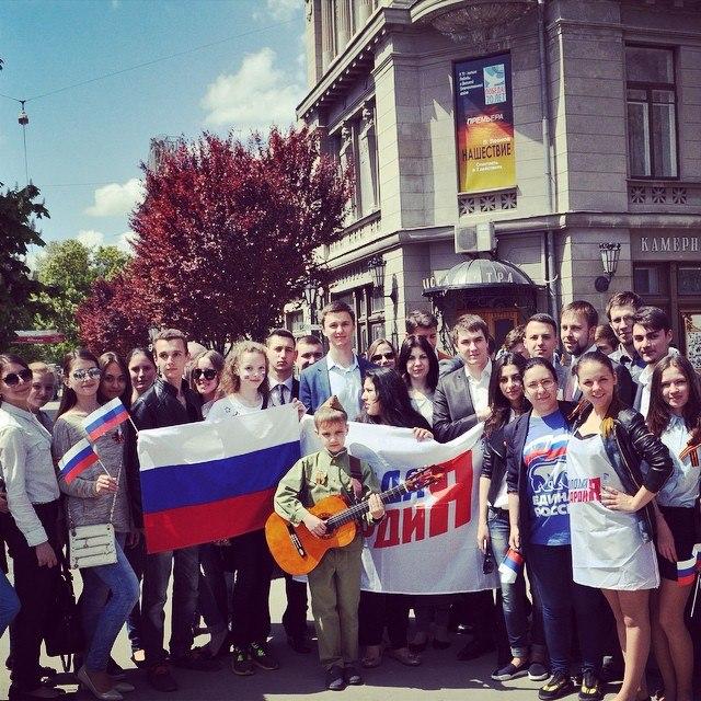Мы будем память бережно хранить